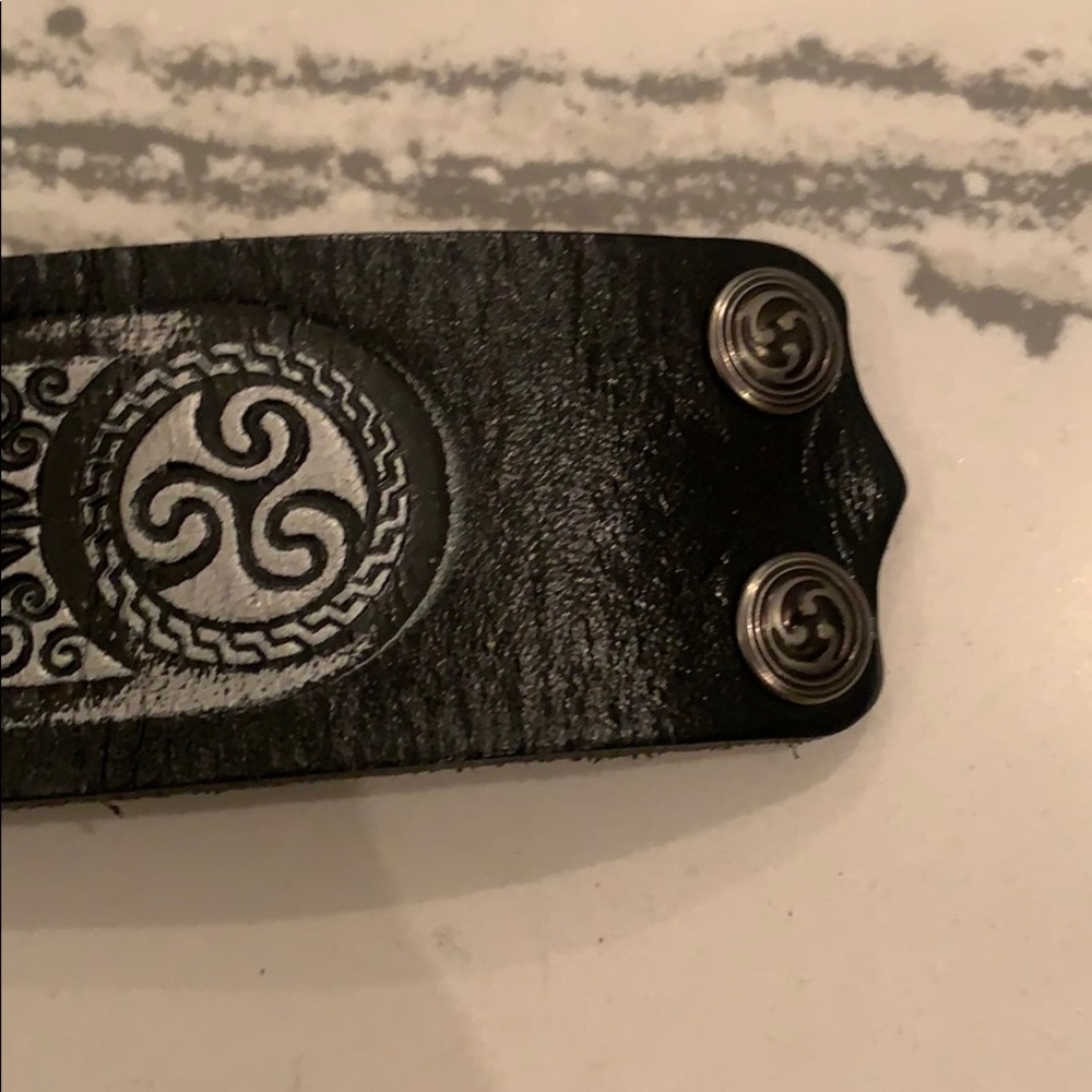 Leather bracelet - Picture 2 of 7